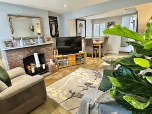 High Street- click for photo gallery